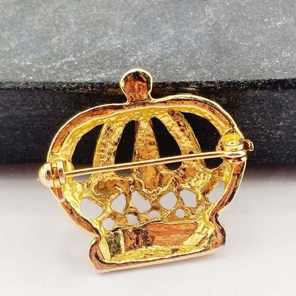 VINTAGE Gold tone metal and multi-colour rhinestone crown brooch jewelry pin - Picture 8 of 9